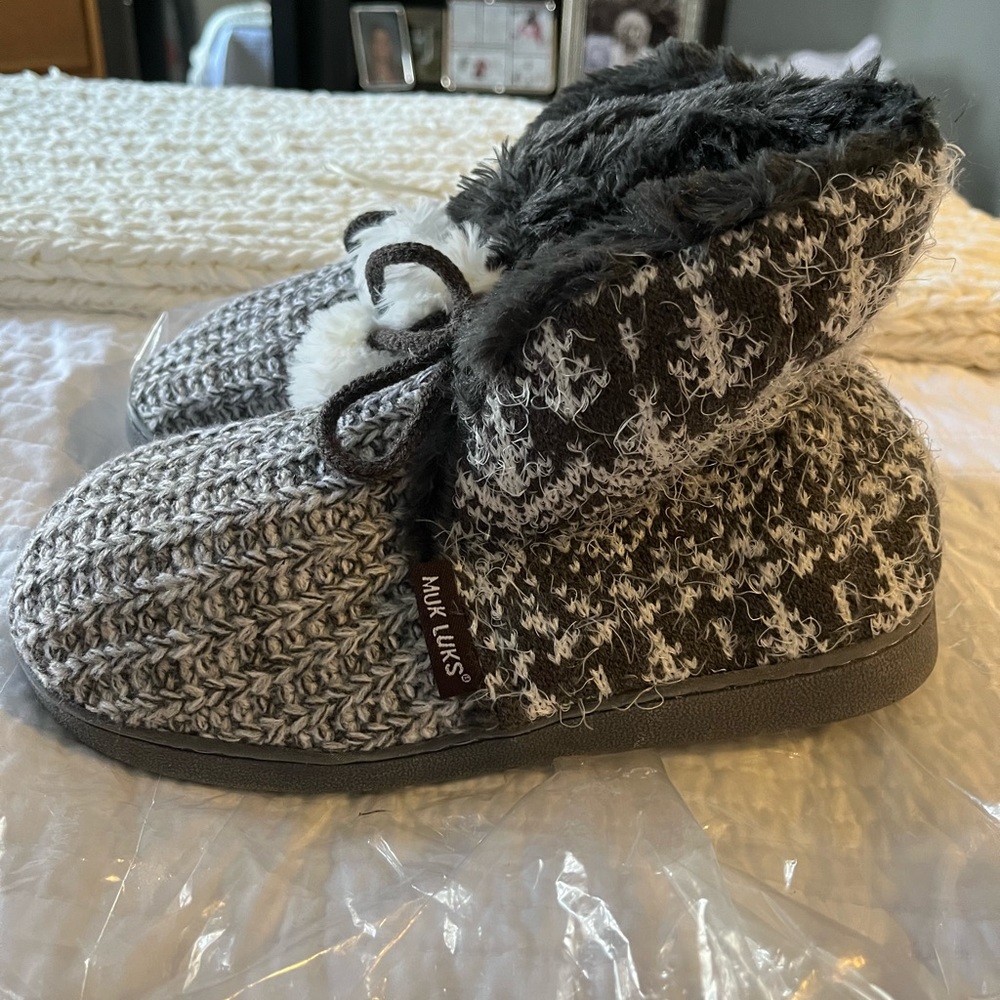MUK LUKS SLIPPERS. NWT - Picture 2 of 11